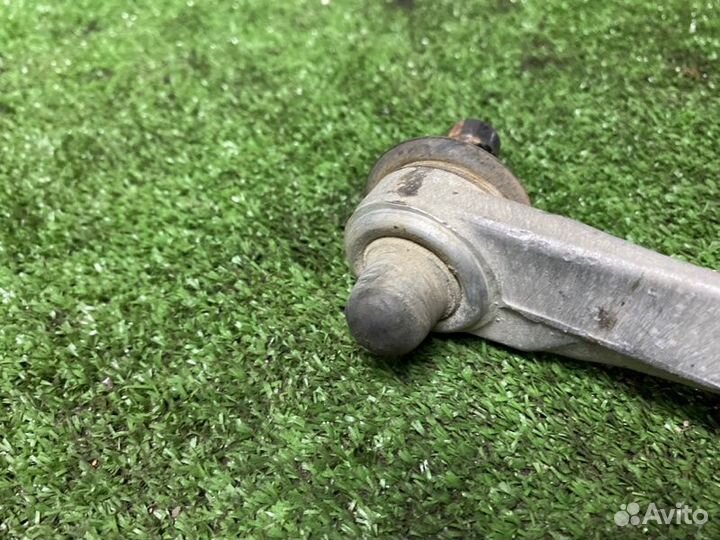 Рычаг подвески передний правый Volkswagen Passat