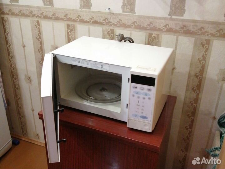 Микроволновая печь Samsung с грилем. 