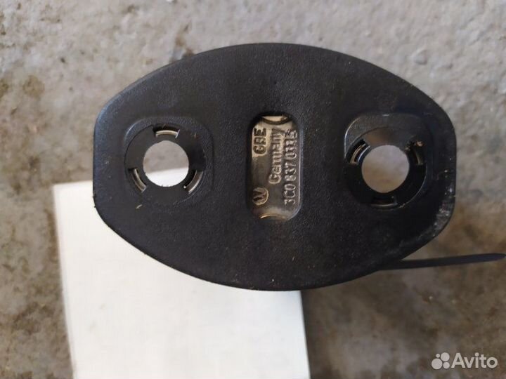 Ответная часть замка двери Volkswagen Passat B6