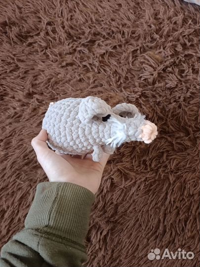 Вязаные игрушки ручной работы крыса