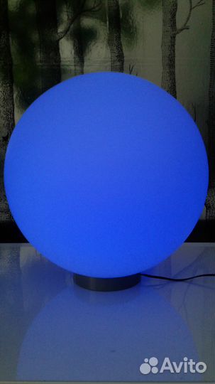 Светодиодный светильник, меняющий цвет. Германия