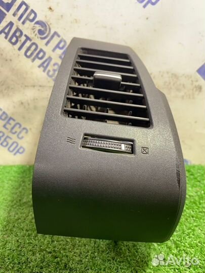 Дефлектор воздушный передний правый Nissan Murano