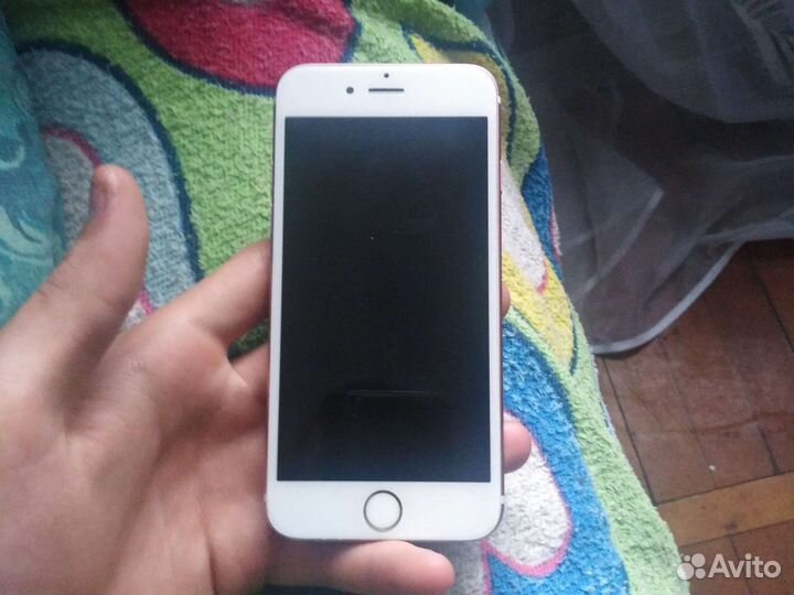 Телефон iPhone 6s