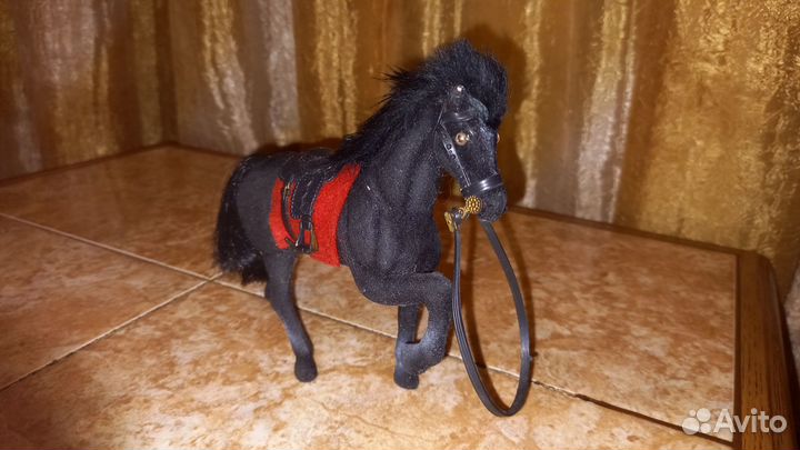 Фигурка лошади