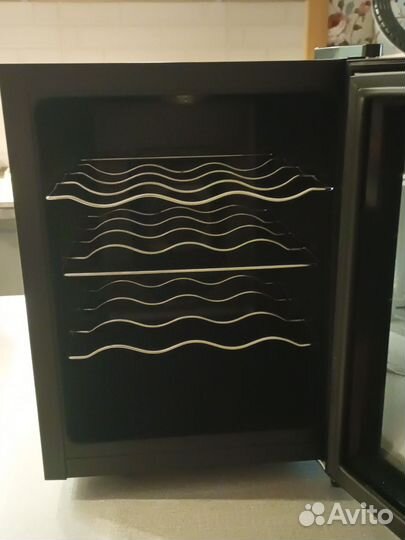 Винный шкаф Kitfort KT 2408 бу