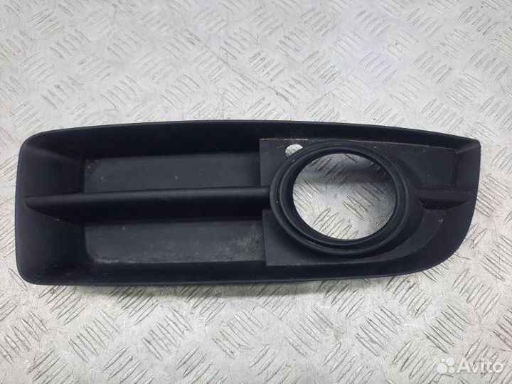 Рамка противотуманной фары правой Audi A3 8P 2.0