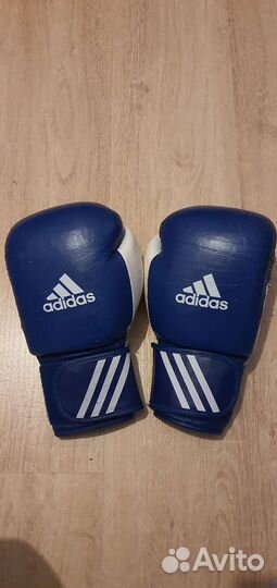 Боксерские перчатки adidas