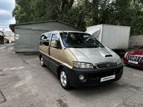 Hyundai Starex 2.5 AT, 2002, битый, 488 000 км, с пробегом, цена 400 000 руб.