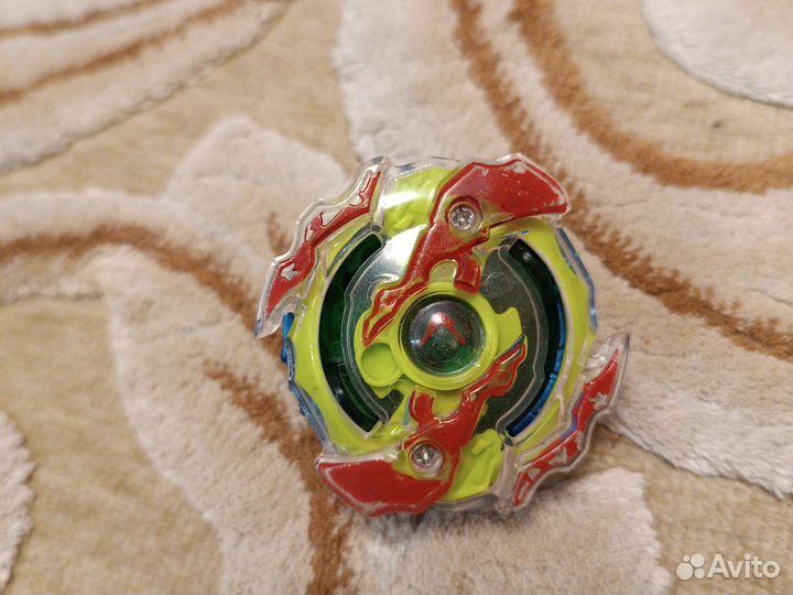 Beyblade burst волчки