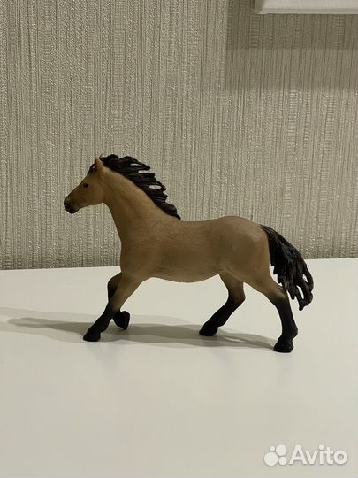 Лошадь фигурка Schleich