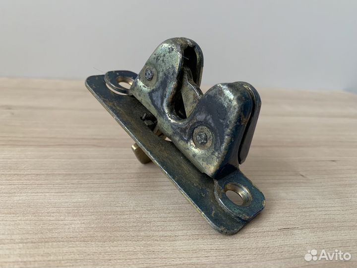 Замок крышки багажника верхняя часть BMW E23 735i