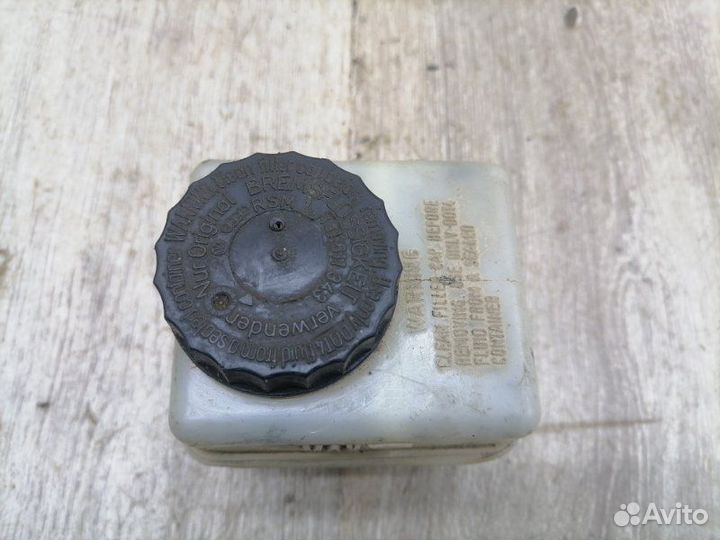 Бачок главного тормозного цилиндра Volkswagen