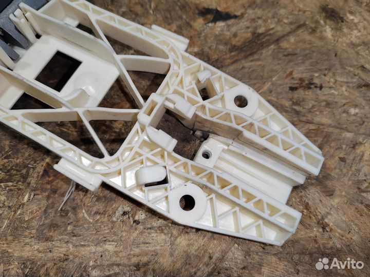 Скелет ручки двери передней правой Volkswagen 3