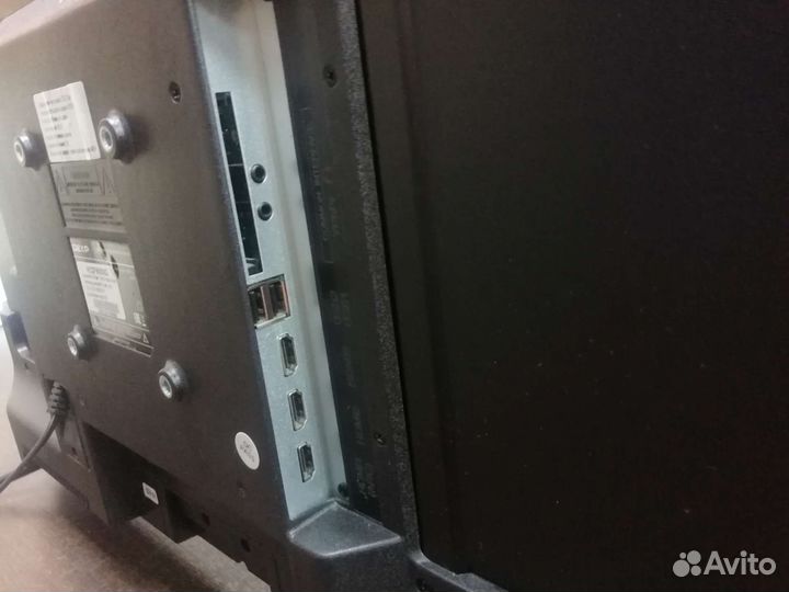 2) Телевизор dexp H32F8000Q (Smart TV)
