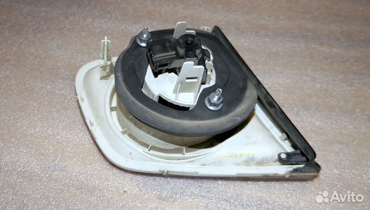 Фонарь задний внутренний правый Volkswagen Jetta 5