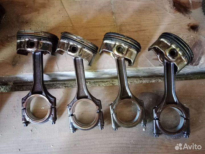Коленвал с шатунами на 126 двигатель