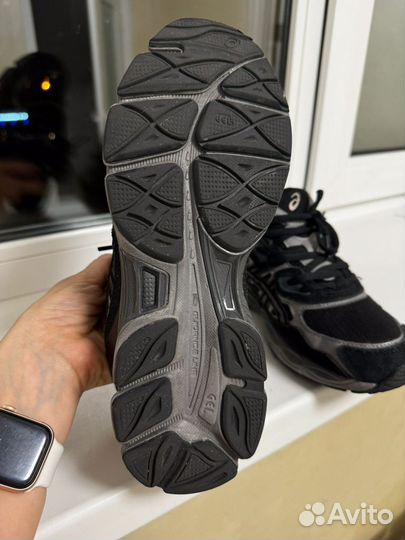 Кроссовки новые