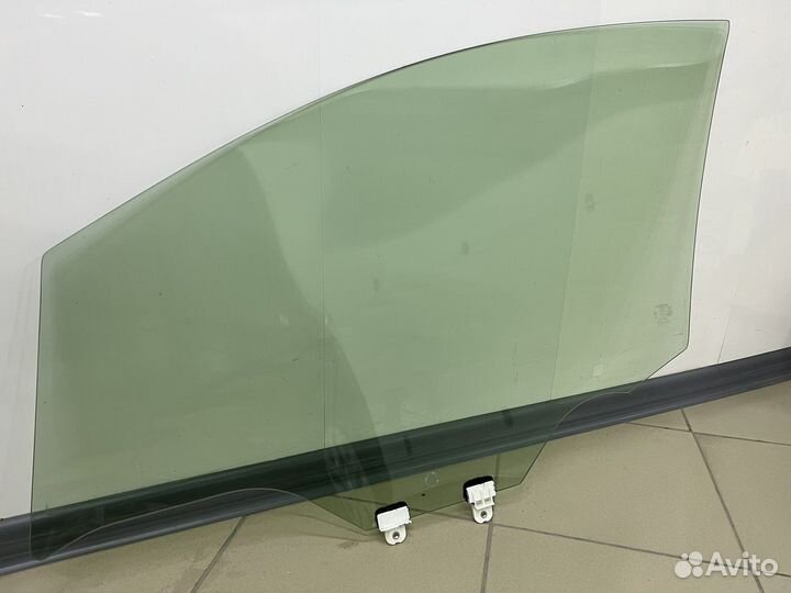 Стекло двери Nissan Leaf правое