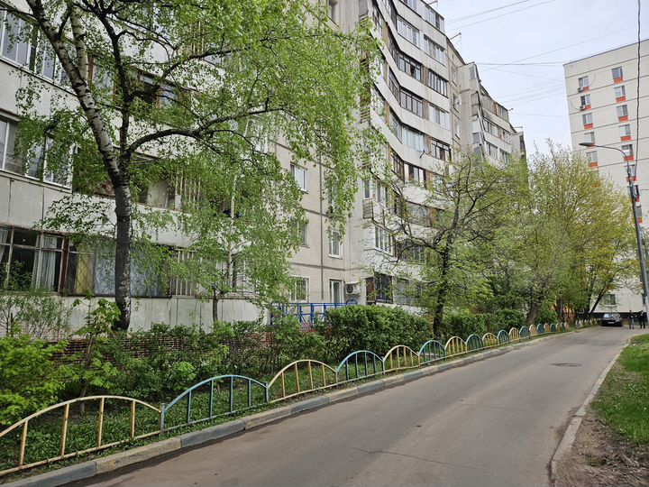 Комната 13,2 м² в 3-к., 1/9 эт.