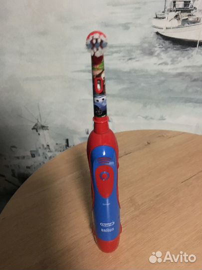 Электрическая зубная щетка Oral-B