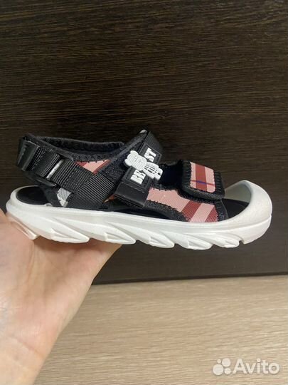 Сандали новые