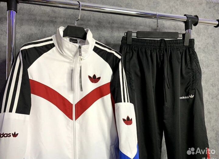 Спортивный костюм adidas мощнейший