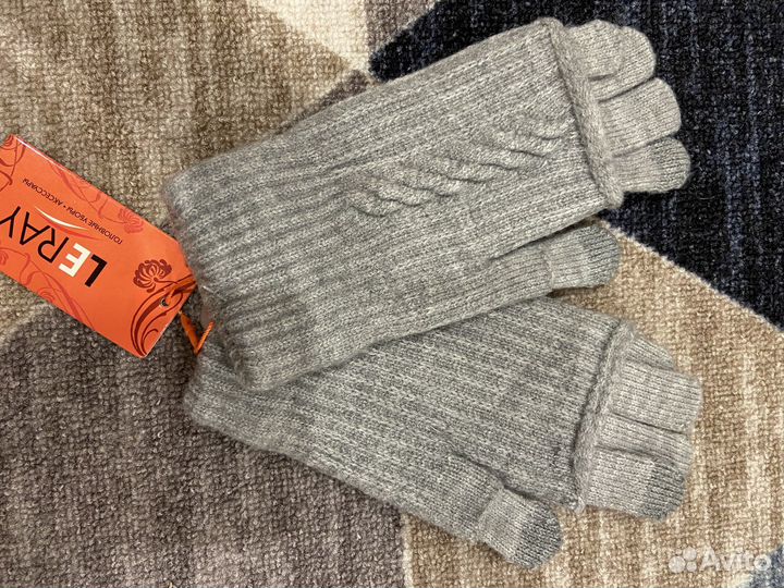 Новая Шапка из ангоры и перчатки женские