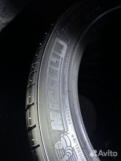 Michelin Pilot Sport 4 235/45 R18 98Y