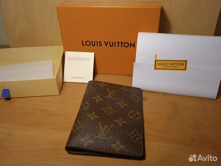 Обложка Louis Vuitton Taiga (Луи Виттон)
