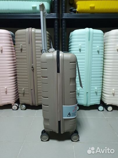 Чемодан на колёсах из полипропилена s