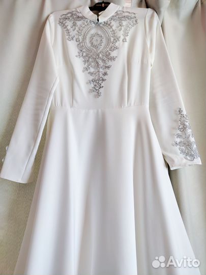 Платье на никах