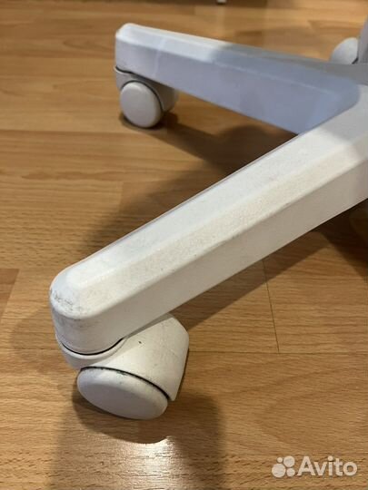 Детский стул на колесиках