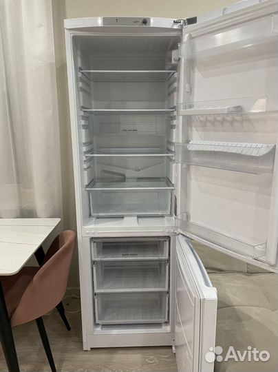 Холодильник Hotpoint-Ariston HBM 1181.3