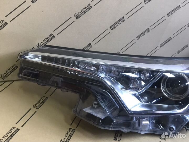 Фара левая toyota C-HR галогеновая