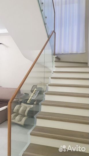 Стеклянное ограждение для лестницы