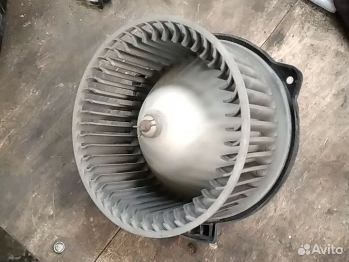 Mitsubishi Pajero II мотор печки