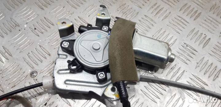 Стеклоподъемник передний правый Nissan Tiida C11