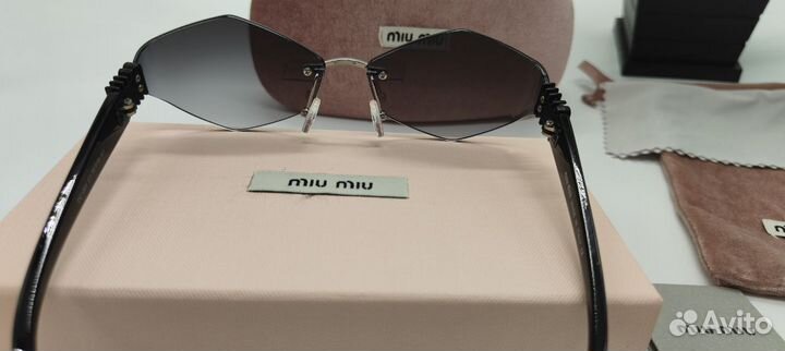 Солнцезащитные очки MIU MIU