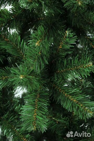 Искусственная новогодняя ель