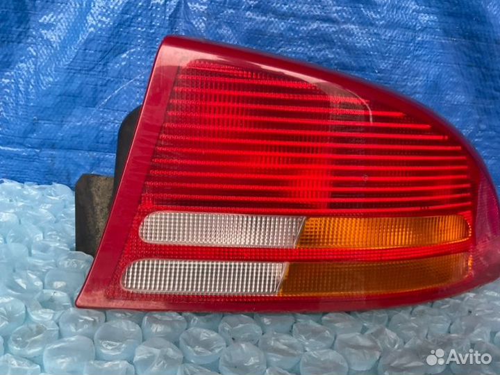 Фонарь задний правый Dodge Intrepid SDN 2.7L V6