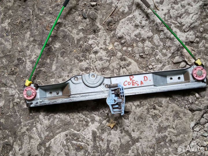 Стеклоподъемник правый Opel Corsa D