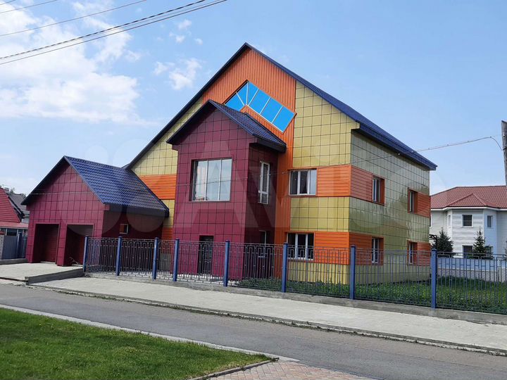 Коттедж 750 м² на участке 11 сот.