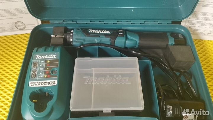 Аккумуляторная отвертка Makita DF012DSE