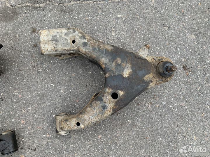 Рычаг передний Toyota Land Cruiser UZJ100