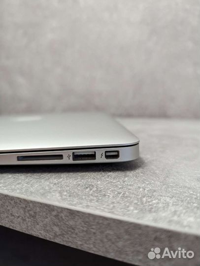Apple MacBook Air early 2015 8/128Gb