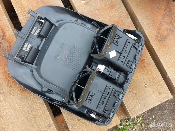 Nissan Almera N16 (00-06)бардачок торпеды верхний