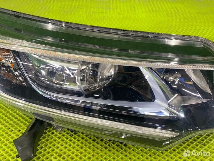 Фара правая Honda Freed/Freed+