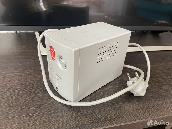 Стабилизатор напряжения Defender 1000VA