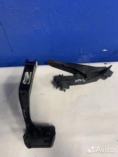 Педаль газа и тормоза jetta 5