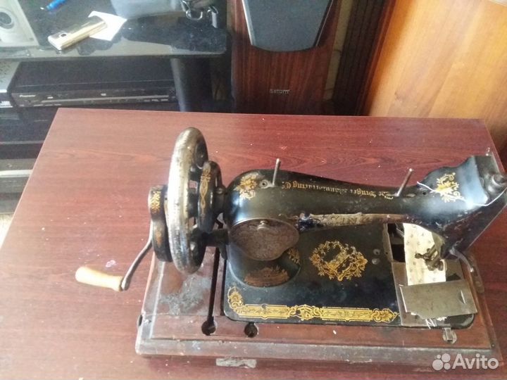 Продам старинную швейную машинку зингер